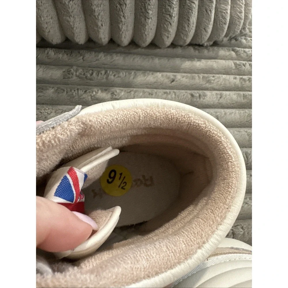 Brand NWT Reebok Freestyle Hi Womens Casual Retro Shoes Sneakers Beige Sz 9.5